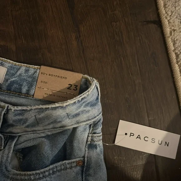 Brand new PacSun Light Indigo Ripped '90s Boyfriend Jeans/size 23 - Picture 2 of 3
